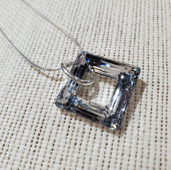 Swarovski Crystal square silver pendant - Picture 3 of 3